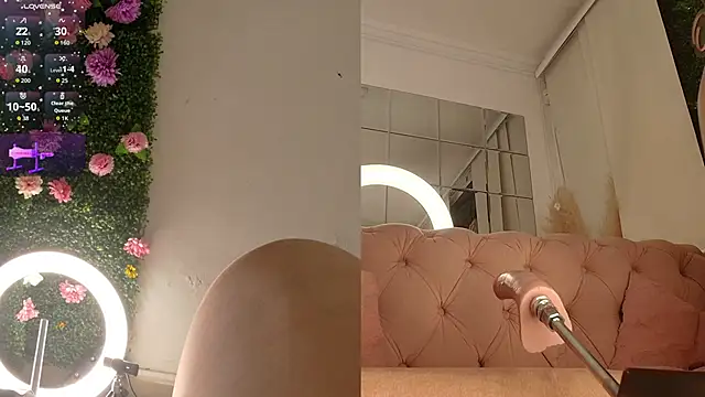 Snapshot of miranda_villa chatting on October 22, 2025, 1:22 pm miranda villa online show from October 22, 2025, 1:22 pm