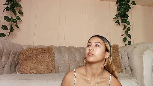 Snapshot of miranda_villa chatting on October 23, 2025, 12:37 pm miranda villa online show from October 23, 2025, 12:37 pm