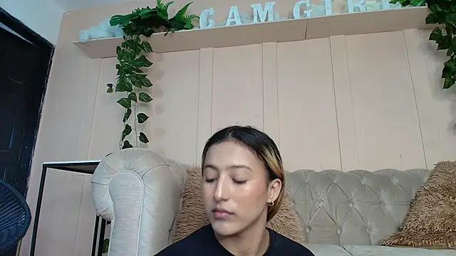 Snapshot of miranda_villa chatting on October 27, 2025, 7:29 pm miranda villa online show from October 27, 2025, 7:29 pm