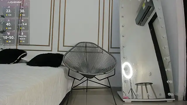 Snapshot of miranda_villa chatting on November 4, 2025, 12:26 pm miranda villa online show from November 4, 2025, 12:26 pm