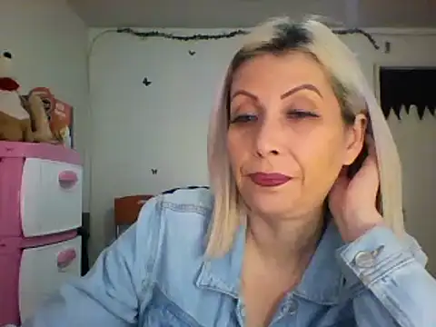 alixia81 online show from December 13, 2024, 12:06 pm