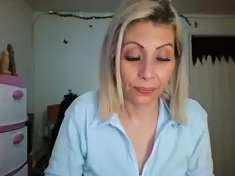 alixia81 online show from December 28, 2024, 12:35 pm