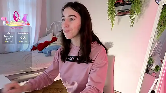 Belle Via online show from September 8, 2025, 3:44 pm