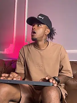 Snapshot of AaronCruz_ chatting on January 14, 2025, 2:22 pm AaronCruz online show from January 14, 2025, 2:22 pm