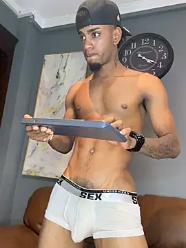 Snapshot of AaronCruz_ chatting on January 27, 2025, 7:24 pm AaronCruz online show from January 27, 2025, 7:24 pm