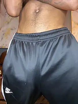 Snapshot of AaronCruz_ chatting on February 7, 2025, 1:25 am AaronCruz online show from February 7, 2025, 1:25 am