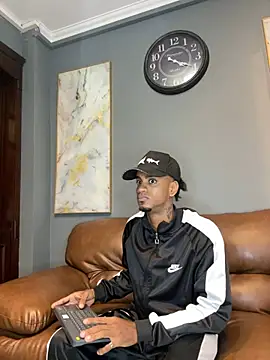 Snapshot of AaronCruz_ chatting on February 15, 2025, 1:27 pm AaronCruz online show from February 15, 2025, 1:27 pm