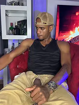 Snapshot of AaronCruz_ chatting on October 19, 2025, 6:25 am AaronCruz online show from October 19, 2025, 6:25 am