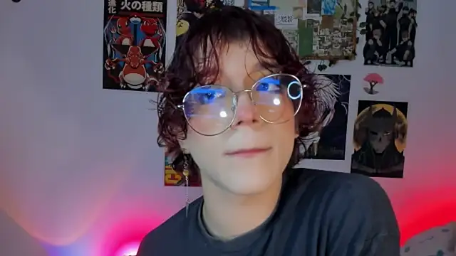 Snapshot of Max_lover1 chatting on December 20, 2025, 1:45 am Max lover1 online show from December 20, 2025, 1:45 am