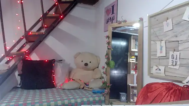 Snapshot of luna_sky83 chatting on October 5, 2025, 5:50 am luna sky83 online show from October 5, 2025, 5:50 am