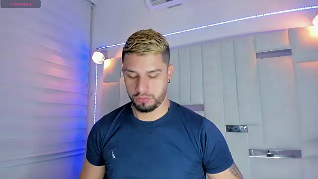 Snapshot of Jacoob19_ chatting on December 27, 2024, 1:07 pm Jacoob19 online show from December 27, 2024, 1:07 pm