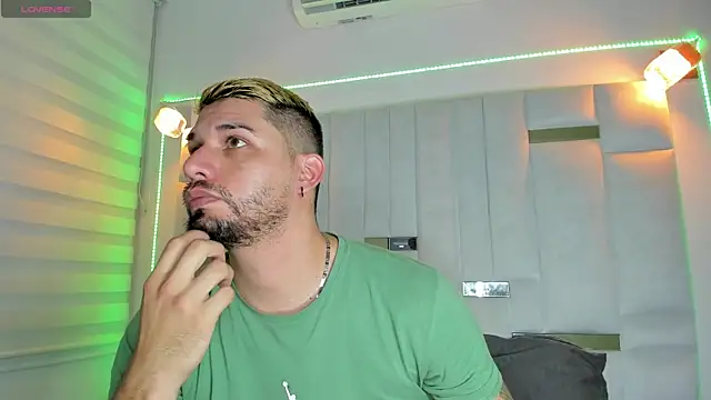 Snapshot of Jacoob19_ chatting on December 29, 2024, 6:05 pm Jacoob19 online show from December 29, 2024, 6:05 pm