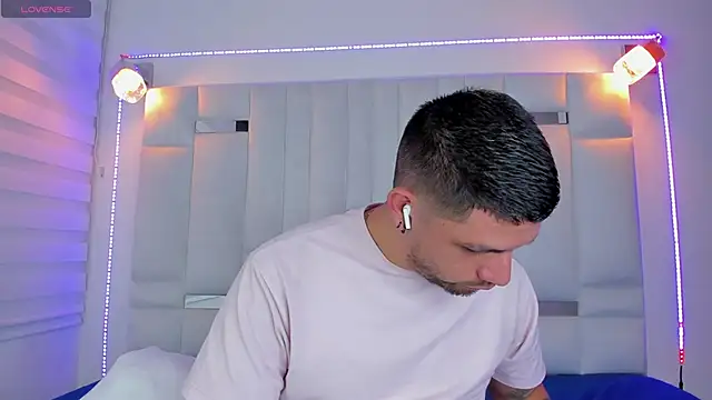 Snapshot of Jacoob19_ chatting on January 28, 2025, 1:05 pm Jacoob19 online show from January 28, 2025, 1:05 pm