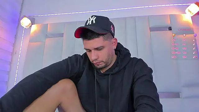 Snapshot of Jacoob19_ chatting on January 28, 2025, 7:10 pm Jacoob19 online show from January 28, 2025, 7:10 pm