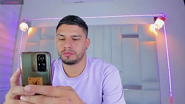 Snapshot of Jacoob19_ chatting on February 6, 2025, 3:52 pm Jacoob19 online show from February 6, 2025, 3:52 pm