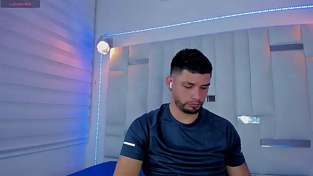 Snapshot of Jacoob19_ chatting on February 12, 2025, 3:16 pm Jacoob19 online show from February 12, 2025, 3:16 pm