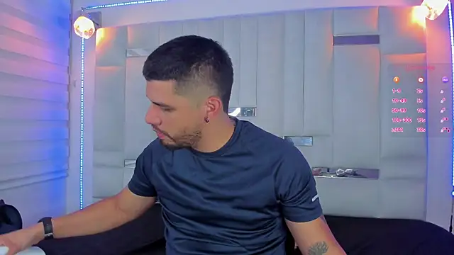 Snapshot of Jacoob19_ chatting on February 17, 2025, 6:37 pm Jacoob19 online show from February 17, 2025, 6:37 pm