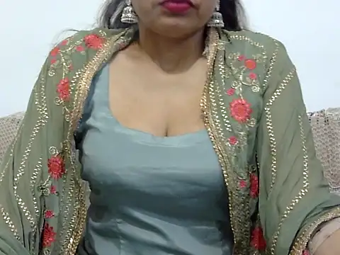 Snapshot of mishi_kaur chatting on March 18, 2025, 1:53 am mishi kaur online show from March 18, 2025, 1:53 am