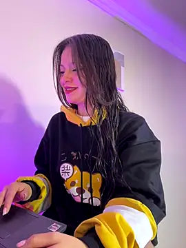 Snapshot of LucyEvans_ chatting on November 4, 2025, 10:58 am LucyEvans online show from November 4, 2025, 10:58 am