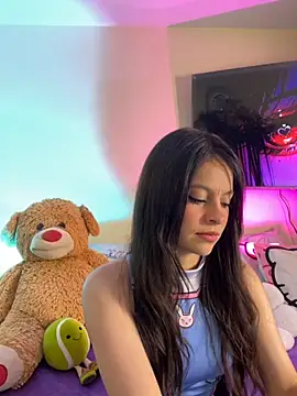 Snapshot of LucyEvans_ chatting on November 20, 2025, 3:18 am LucyEvans online show from November 20, 2025, 3:18 am