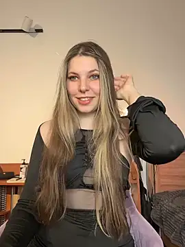 Snapshot of Annie_aww chatting on March 13, 2025, 9:16 pm Annie aww online show from March 13, 2025, 9:16 pm