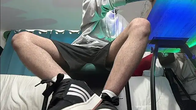 Snapshot of Saturno_v chatting on January 17, 2025, 12:53 am Saturno v online show from January 17, 2025, 12:53 am