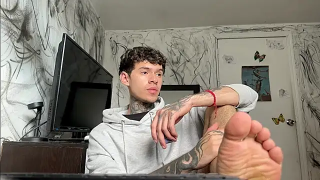 Snapshot of Saturno_v chatting on January 17, 2025, 10:22 am Saturno v online show from January 17, 2025, 10:22 am