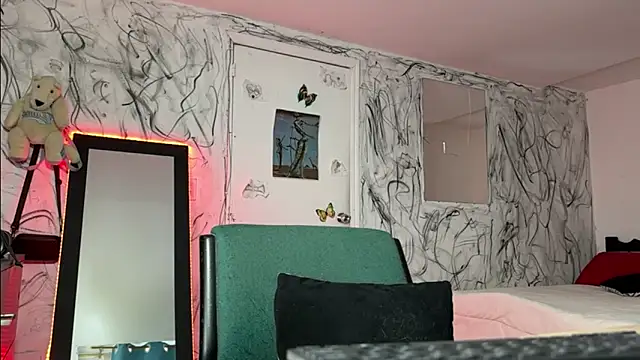 Snapshot of Saturno_v chatting on January 28, 2025, 12:11 pm Saturno v online show from January 28, 2025, 12:11 pm