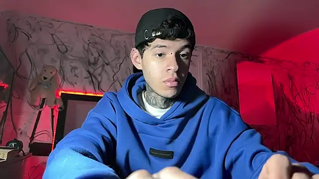 Snapshot of Saturno_v chatting on January 29, 2025, 12:12 am Saturno v online show from January 29, 2025, 12:12 am