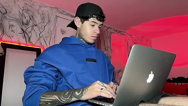 Snapshot of Saturno_v chatting on January 29, 2025, 3:22 am Saturno v online show from January 29, 2025, 3:22 am