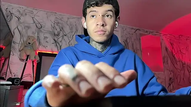 Snapshot of Saturno_v chatting on January 29, 2025, 2:21 pm Saturno v online show from January 29, 2025, 2:21 pm