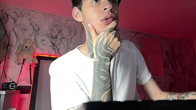 Snapshot of Saturno_v chatting on February 3, 2025, 10:00 pm Saturno v online show from February 3, 2025, 10:00 pm