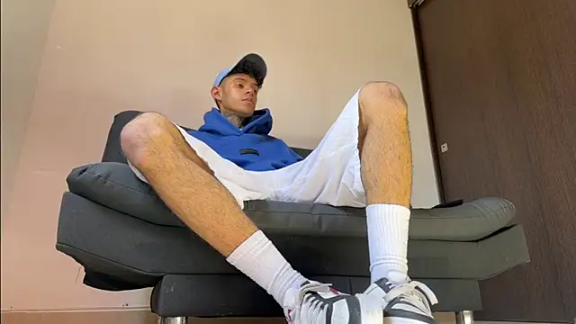 Snapshot of Saturno_v chatting on March 3, 2025, 7:49 pm Saturno v online show from March 3, 2025, 7:49 pm