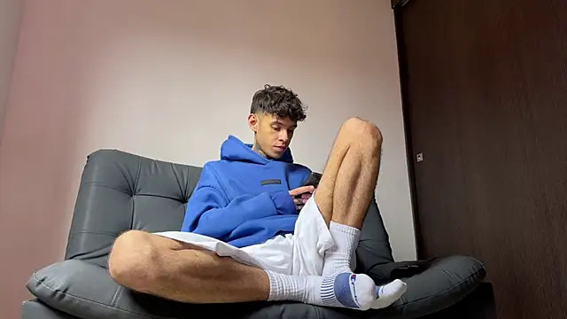 Snapshot of Saturno_v chatting on March 4, 2025, 7:01 pm Saturno v online show from March 4, 2025, 7:01 pm