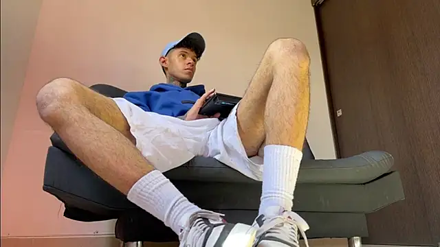 Snapshot of Saturno_v chatting on March 5, 2025, 12:11 pm Saturno v online show from March 5, 2025, 12:11 pm