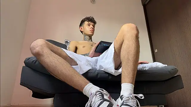 Snapshot of Saturno_v chatting on March 10, 2025, 9:51 pm Saturno v online show from March 10, 2025, 9:51 pm