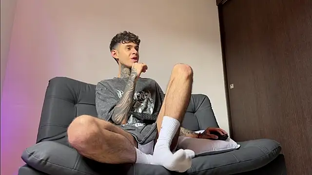 Snapshot of Saturno_v chatting on March 11, 2025, 10:29 am Saturno v online show from March 11, 2025, 10:29 am