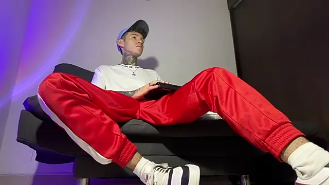 Snapshot of Saturno_v chatting on March 12, 2025, 10:16 am Saturno v online show from March 12, 2025, 10:16 am