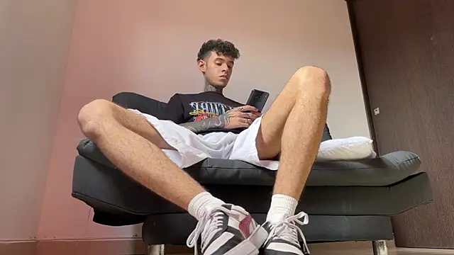 Snapshot of Saturno_v chatting on March 12, 2025, 1:19 pm Saturno v online show from March 12, 2025, 1:19 pm