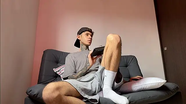 Snapshot of Saturno_v chatting on March 14, 2025, 8:10 am Saturno v online show from March 14, 2025, 8:10 am