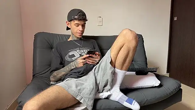 Snapshot of Saturno_v chatting on March 14, 2025, 9:21 pm Saturno v online show from March 14, 2025, 9:21 pm