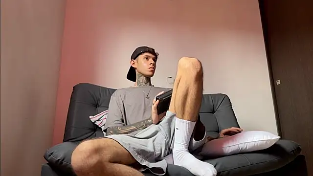 Snapshot of Saturno_v chatting on March 15, 2025, 2:12 pm Saturno v online show from March 15, 2025, 2:12 pm