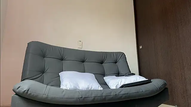 Snapshot of Saturno_v chatting on March 15, 2025, 5:26 pm Saturno v online show from March 15, 2025, 5:26 pm