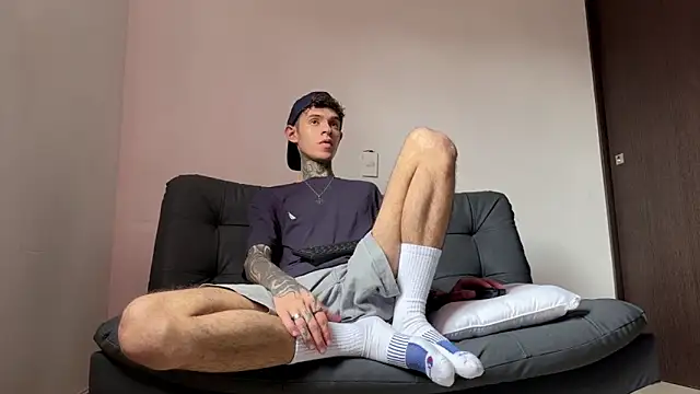 Snapshot of Saturno_v chatting on March 18, 2025, 10:36 am Saturno v online show from March 18, 2025, 10:36 am