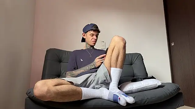 Snapshot of Saturno_v chatting on March 21, 2025, 4:18 pm Saturno v online show from March 21, 2025, 4:18 pm