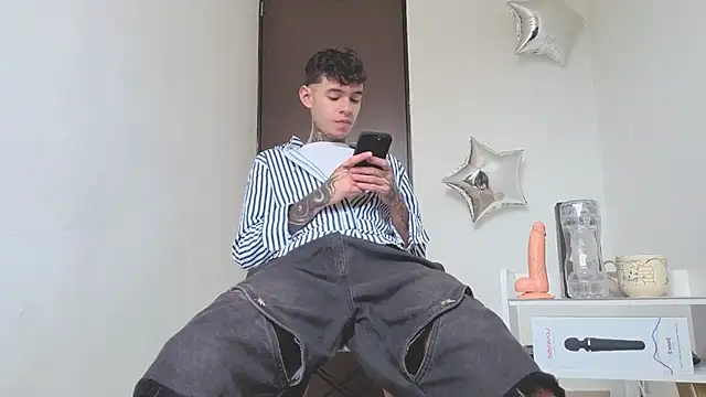 Snapshot of Saturno_v chatting on September 10, 2025, 11:10 am Saturno v online show from September 10, 2025, 11:10 am