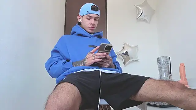 Snapshot of Saturno_v chatting on September 12, 2025, 9:42 am Saturno v online show from September 12, 2025, 9:42 am