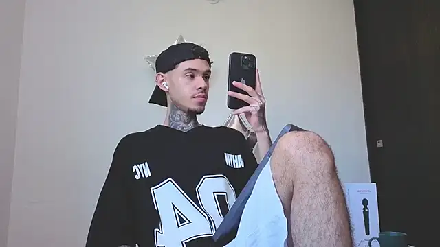 Snapshot of Saturno_v chatting on September 20, 2025, 10:05 am Saturno v online show from September 20, 2025, 10:05 am