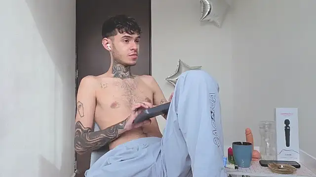 Snapshot of Saturno_v chatting on September 21, 2025, 10:17 am Saturno v online show from September 21, 2025, 10:17 am