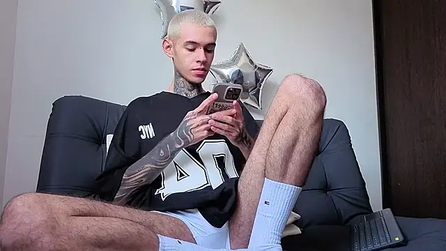 Snapshot of Saturno_v chatting on September 27, 2025, 3:39 pm Saturno v online show from September 27, 2025, 3:39 pm